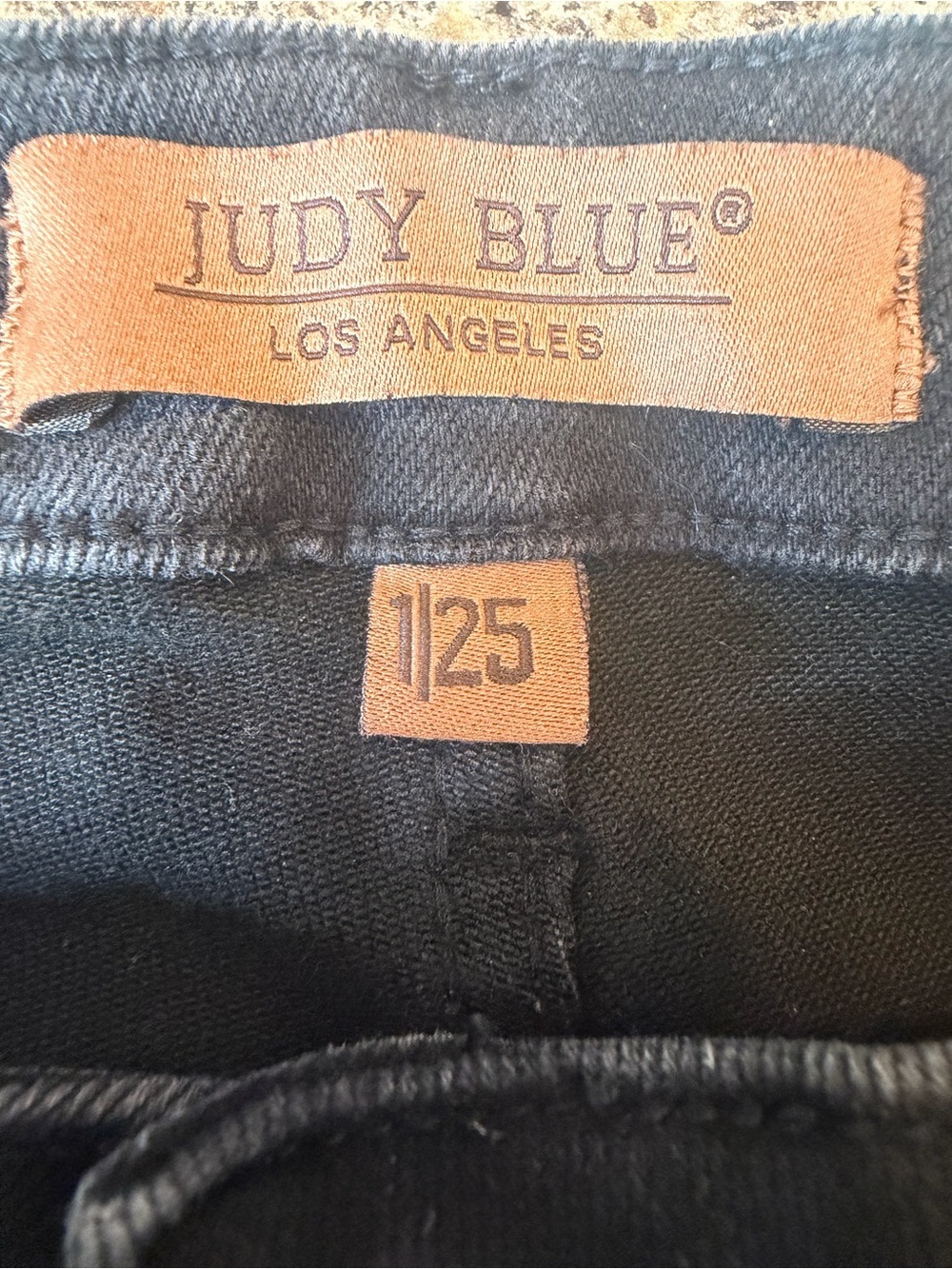 Judy Blue Straight Fit Wide Leg Black Jeans
Sz 25 - Picture 6 of 9